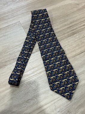 Salvatore Ferragamo 100% Silk Tie Navy Gold Man on Cart